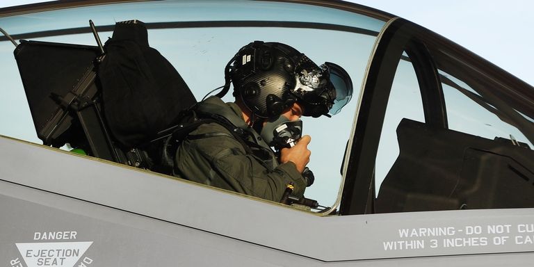 F-35 pilotlarına 400 bin dolarlık kask!