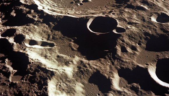 Ay kraterleri yeni evlerimiz olabilir!