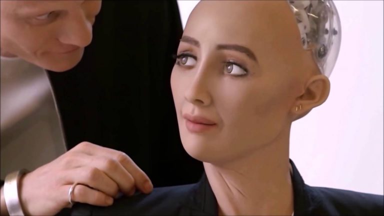 İşte ilk robot vatandaş Sophia!
