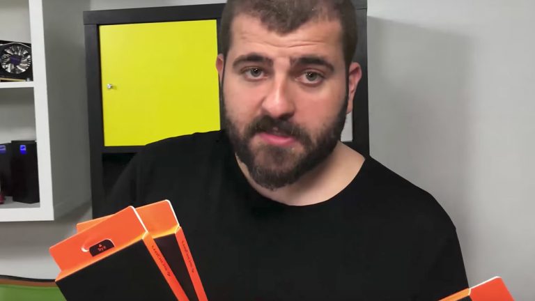 Hakkı Alkan’a Note 8 için kılıf hediye ettik