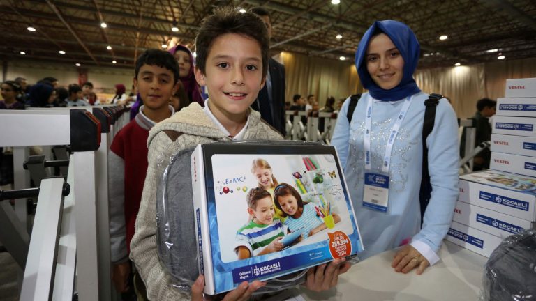 260 bin öğrenciye ücretsiz bilgisayar dağıtıldı!