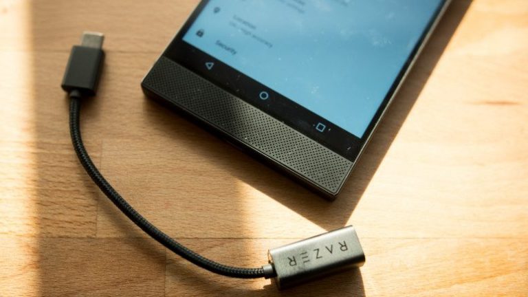 Razer Phone’da neden kulaklık girişi yok?