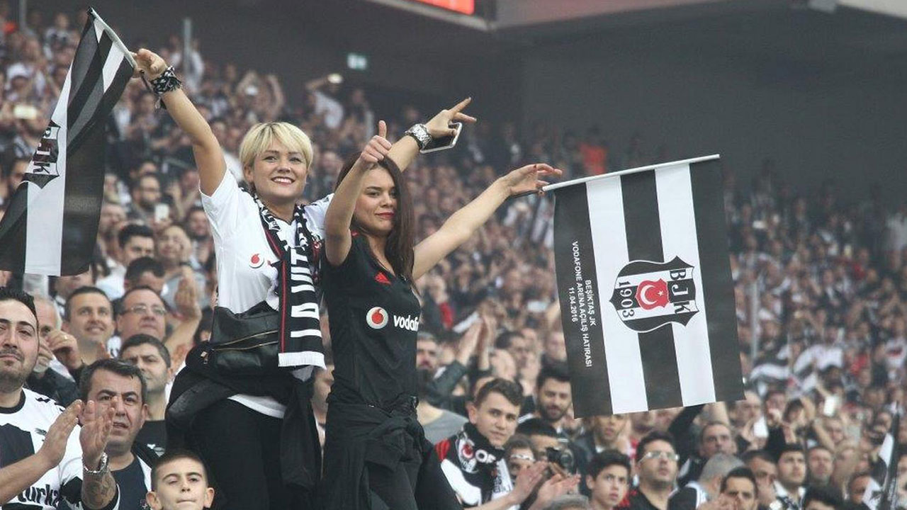 Beşiktaş taraftarı flörtleşmeyi seviyor!