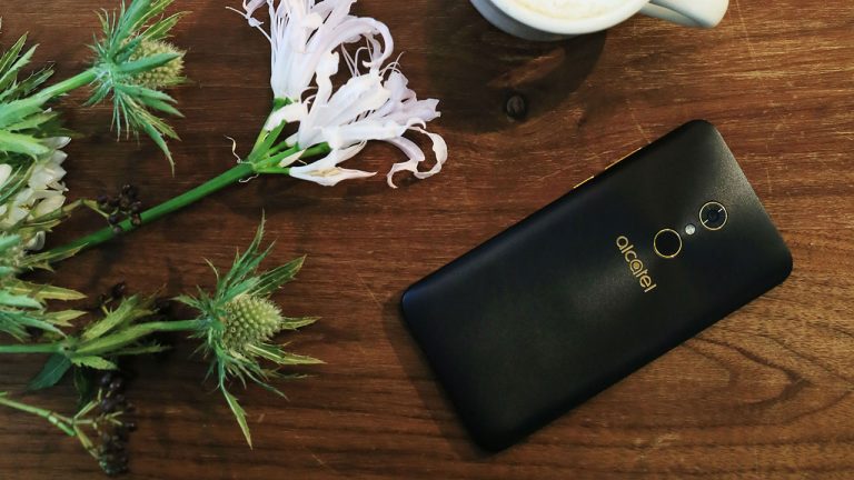 Dev bataryasıyla Alcatel A7 satışa çıktı!