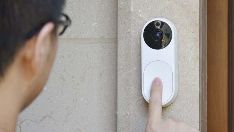 Kendi kendine konuşabilen akıllı diafon!