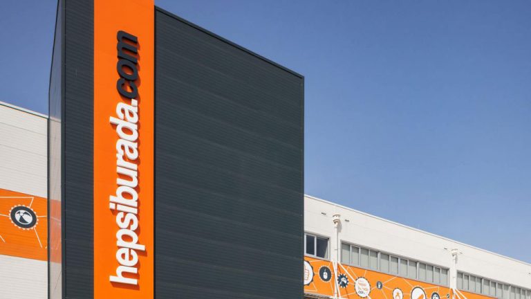 Hepsiburada, E-Ticarette En Büyük Perakende Şirketi ödülünü aldı!