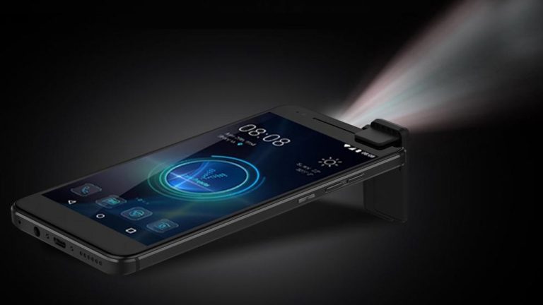 Projektörlü akıllı telefon Moviphone!