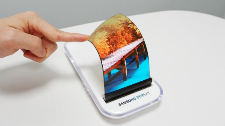 Samsung katlanabilir telefon fiyatıyla cep yakacak!