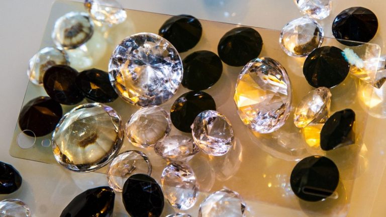 Elmas ekranlı akıllı telefonlar