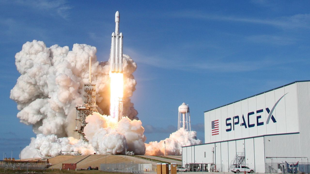 SpaceX roketi iyonosferde delik açtı!