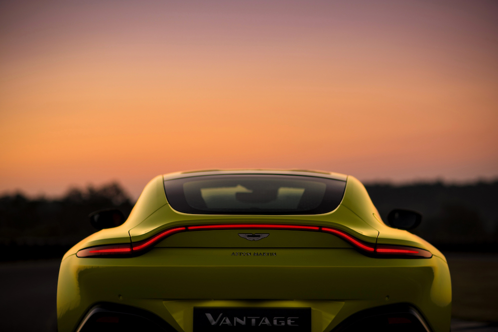 Aston Martin Vantage Türkiye fiyatı açıklandı!