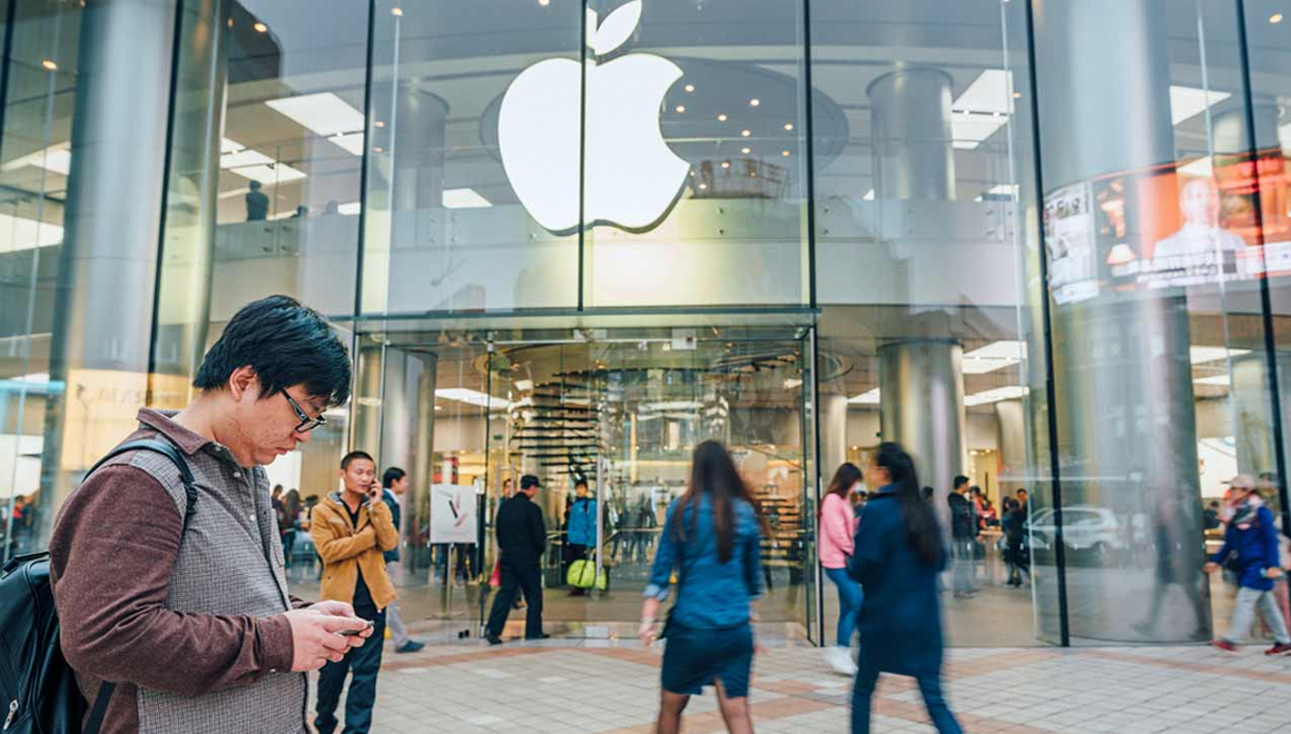 Apple Store aynı anda beş kişi tarafından soyuldu!