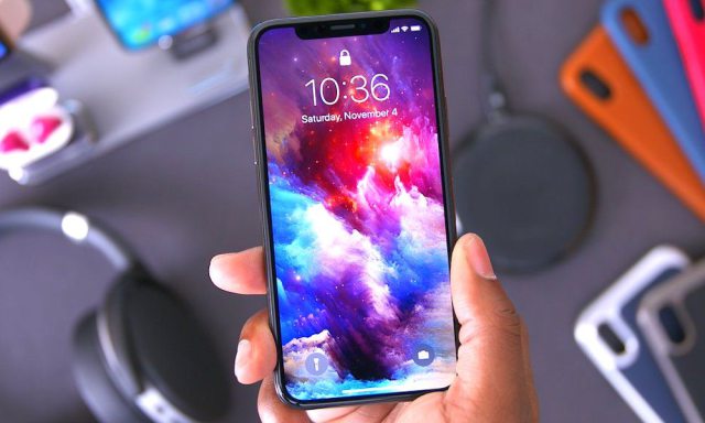 Apple yeni iPhone ekranları