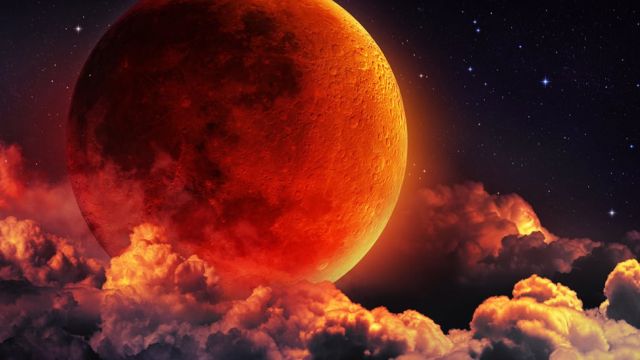 Yüzyılın en uzun kanlı Ay tutulması sosyal medyayı sarstı