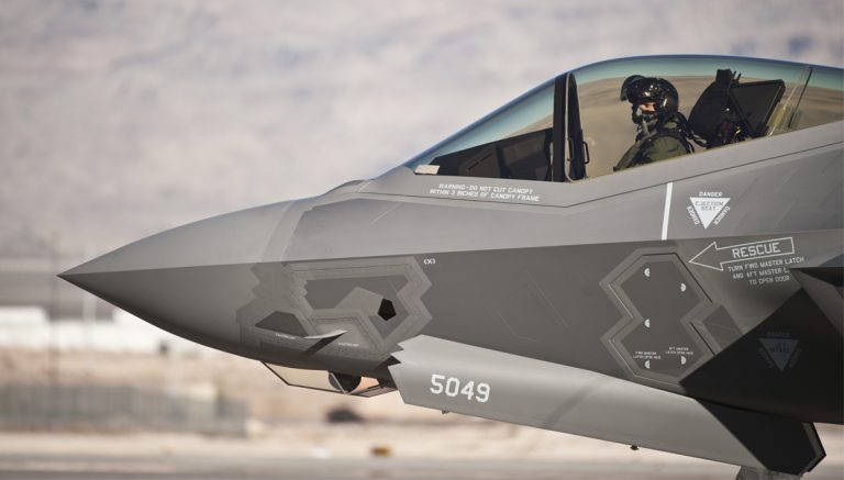 F-35’lerimiz artık Türk pilotlara emanet!