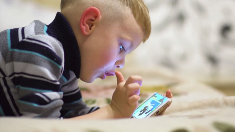 Türkiye’de çocukların telefon kullanım oranı şaşırttı!