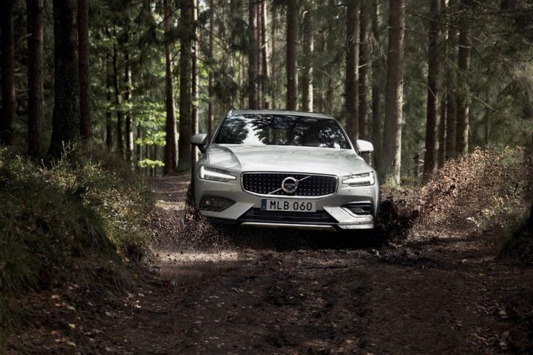 2019 Volvo V60 Cross Country tanıtıldı!