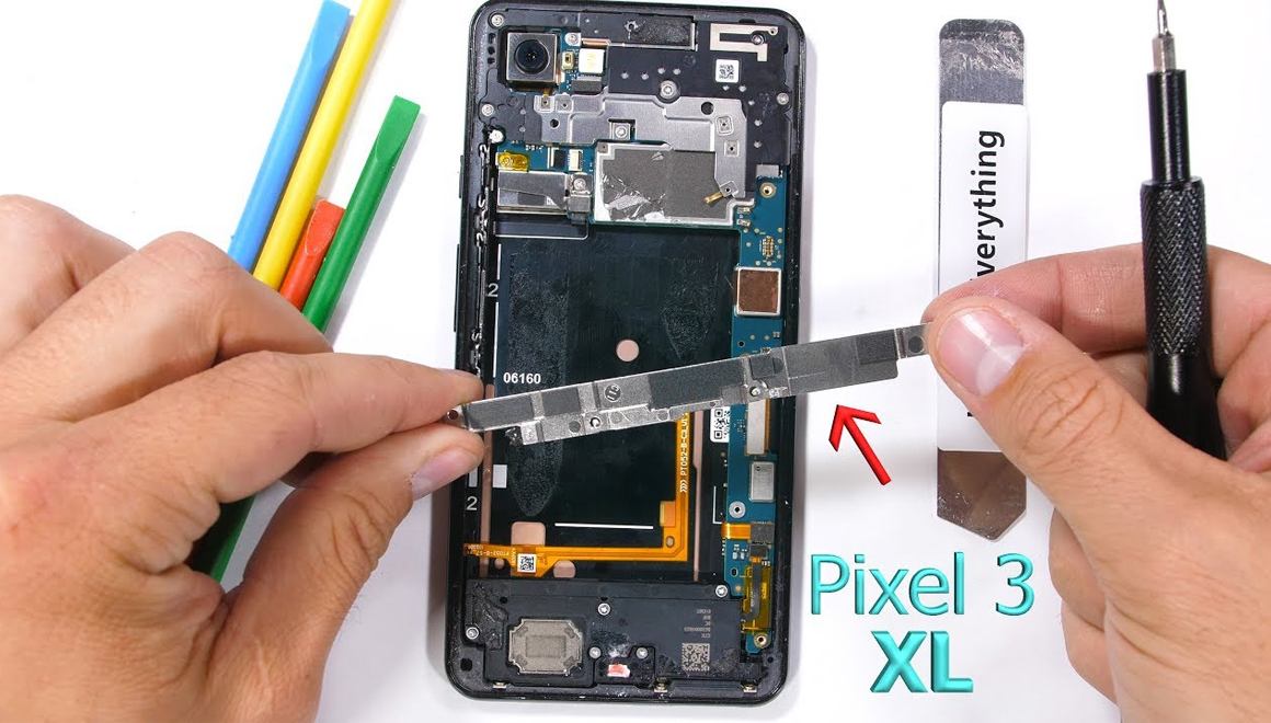 Google Pixel 3 XL parçalarına ayrıldı!