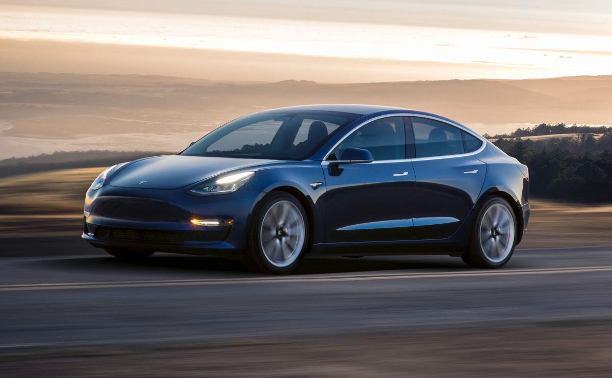 Tesla Model 3 yazılım güncellemesi