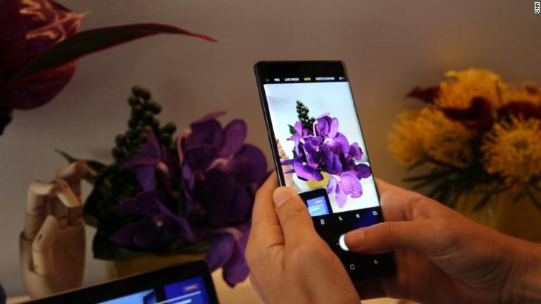 Galaxy Note 10 ekranı resmen büyüleyecek!