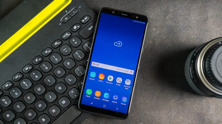 Galaxy J8 sensörsüz otomatik parlaklık ayarlayacak!