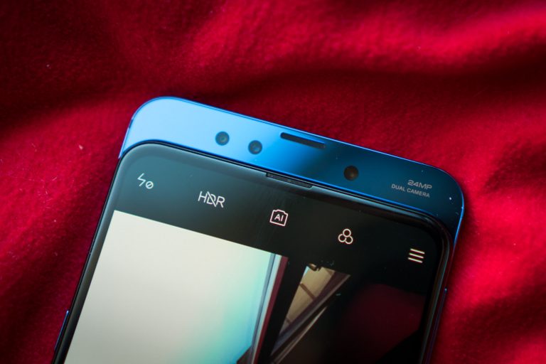 Xiaomi Mi 8’e Xiaomi Mi Mix 3 özelliği geldi!