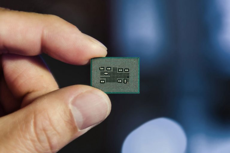 Qualcomm, Snapdragon 8cx ile PC’leri uçuracak!