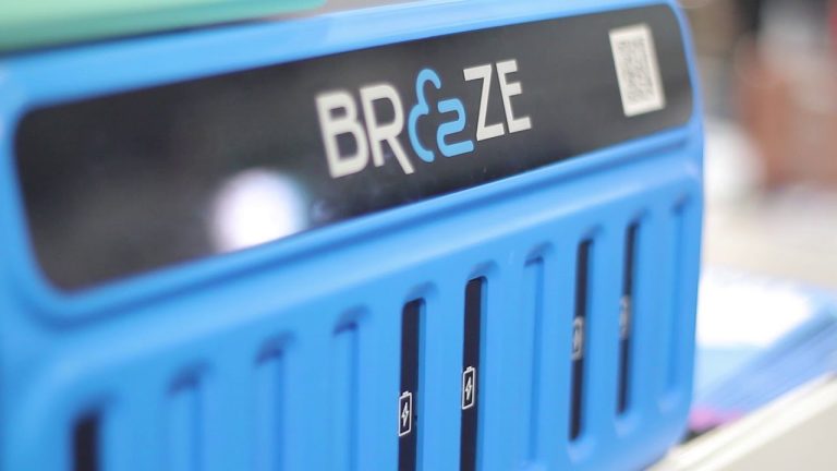 Breeze powerbank ile telefon sarj etmeyi kolaylaştırmak istiyor.