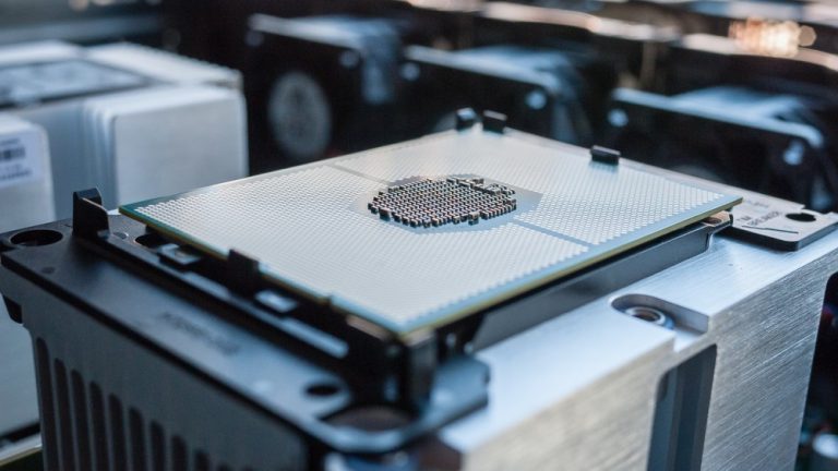 Intel Xeon W-3175X satışta!