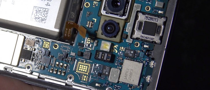 Samsung Galaxy S10 Plus parçalarına ayrıldı!