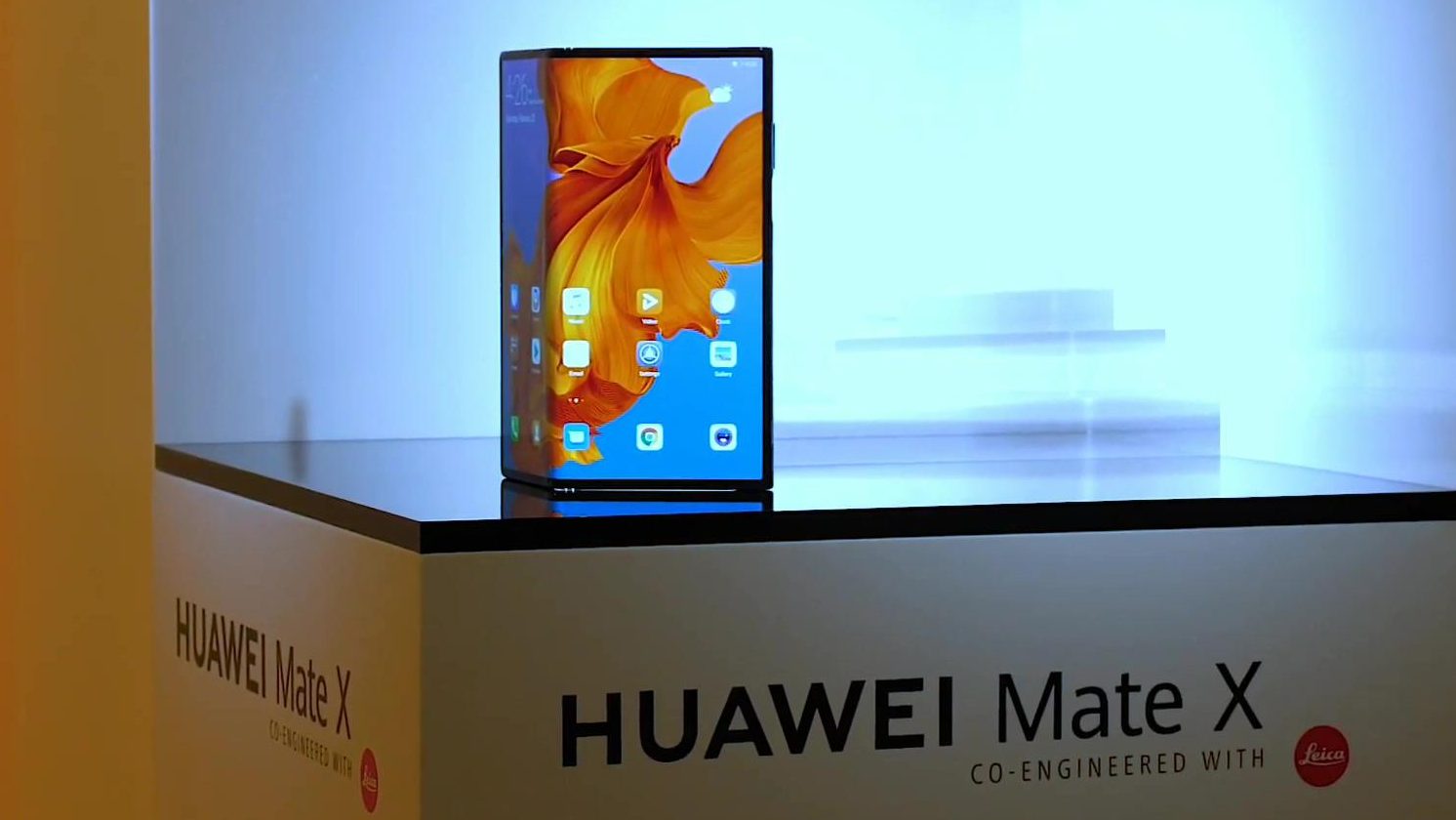 Katlanabilir telefon Huawei Mate X canlı görüntülendi!