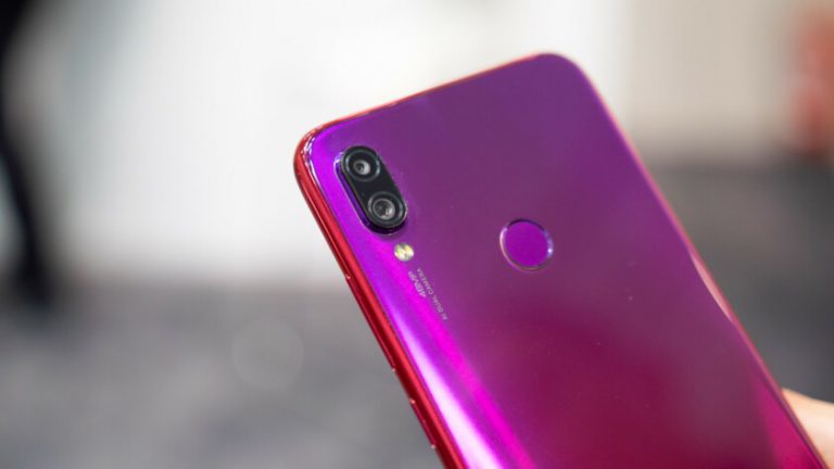 Xiaomi yetkilisi istemeden telefon tasarımı sızdırdı!