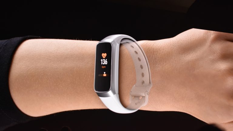 Galaxy Fit ve Galaxy Fit e tanıtıldı!