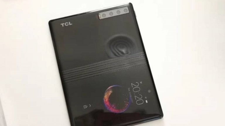 TCL katlanabilir telefon