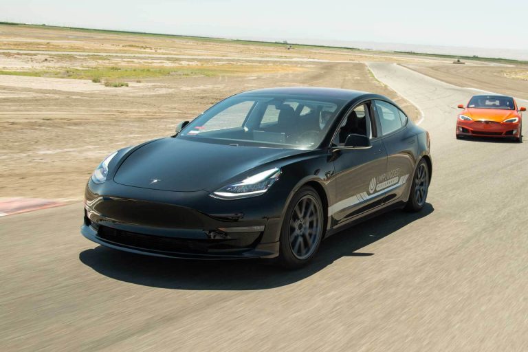 Ucuz Tesla Model 3 geliyor!