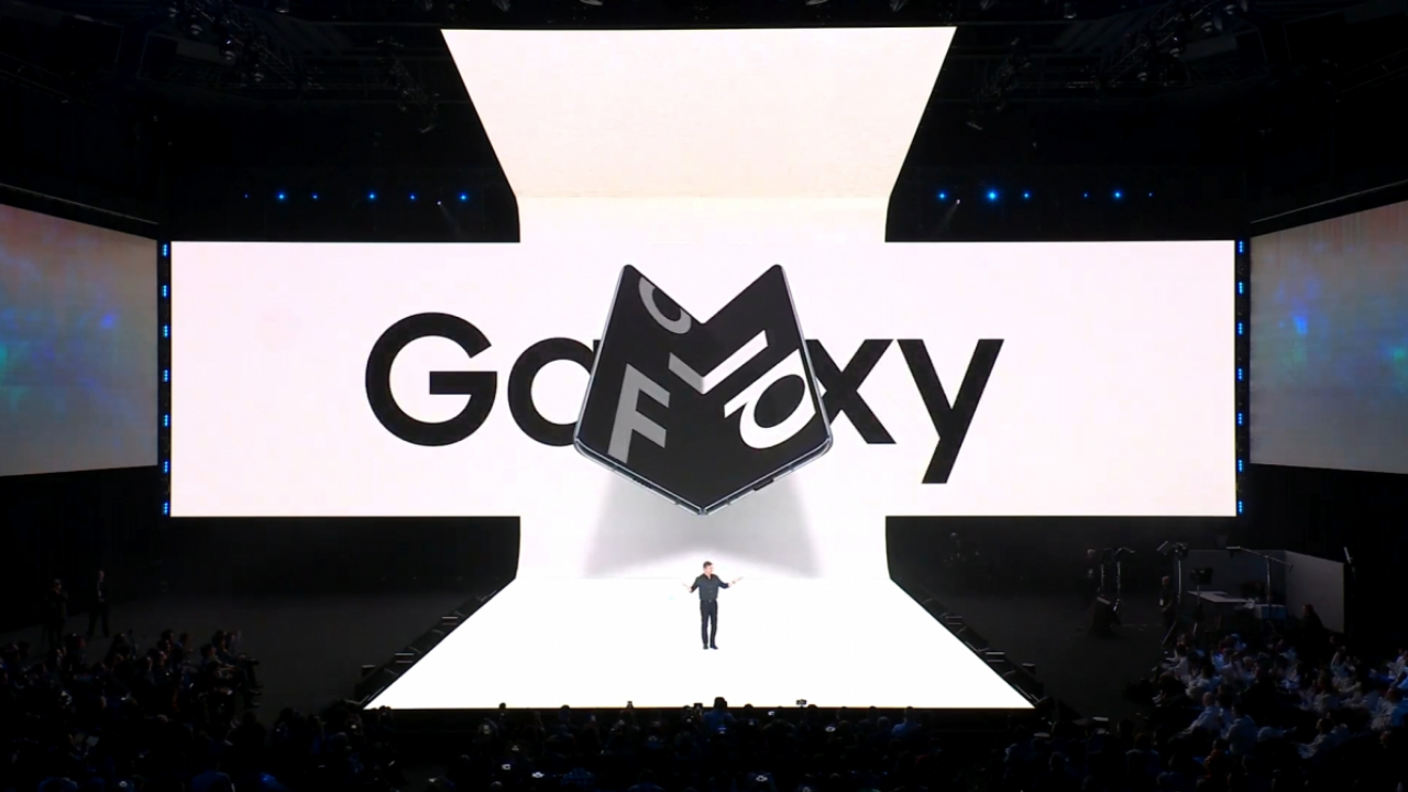 Samsung, Apple’a katlanabilir ekran örneği gönderdi!