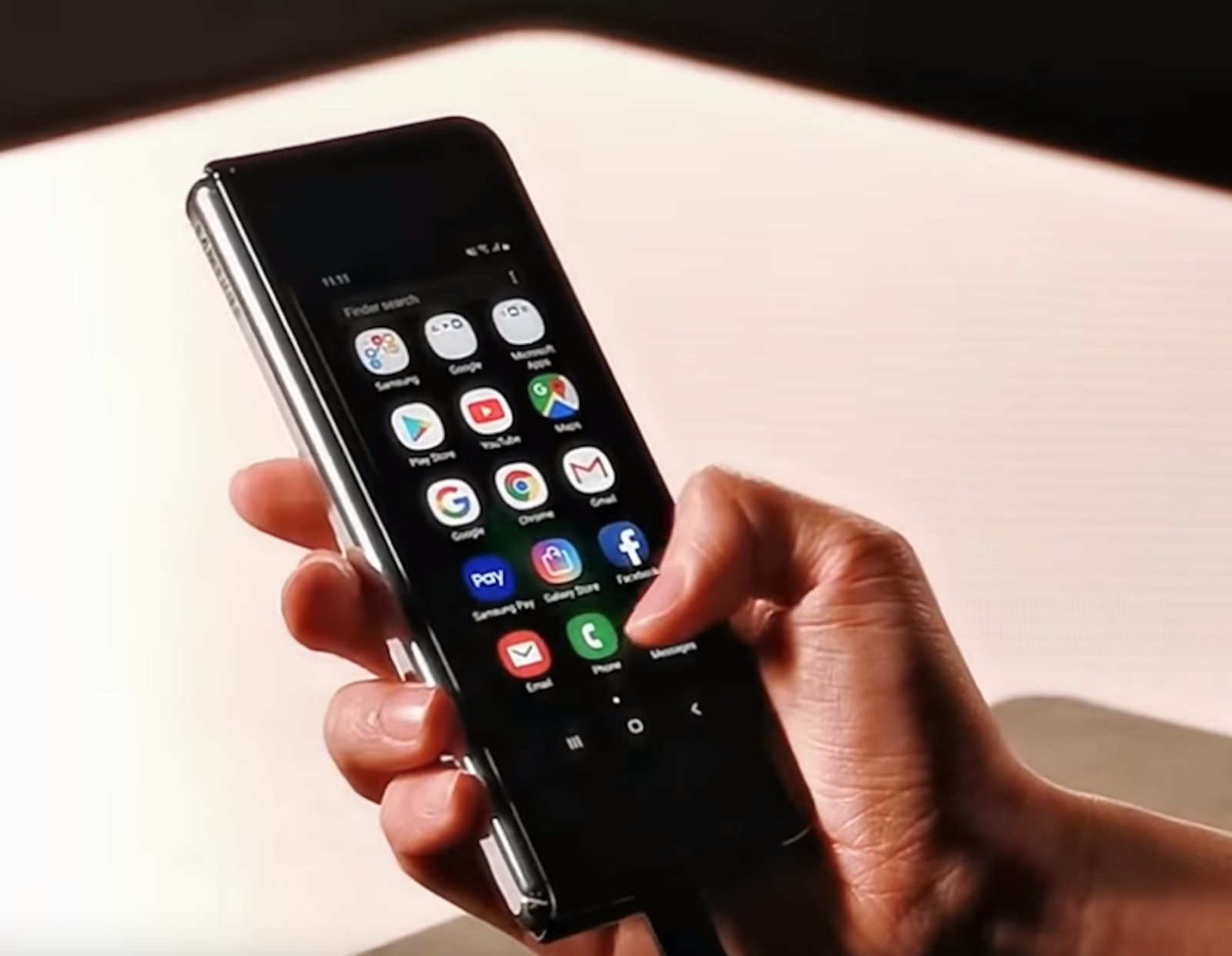 Samsung Galaxy Fold videosu ortaya çıktı!