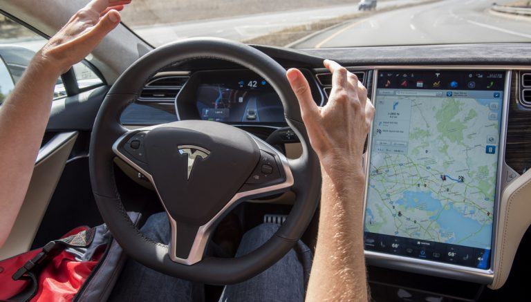 Tesla’nın otomatik pilotu artık daha yetenekli!