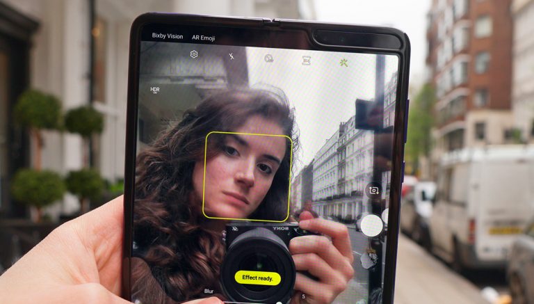 Galaxy Fold satışa sunulmadan güncelleme aldı!