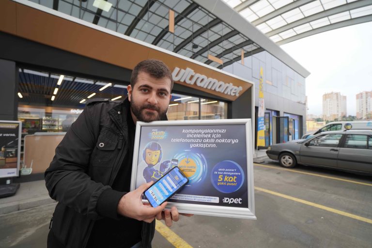 Opet akıllı poster ile uzay üssü gibi istasyon! (Video)