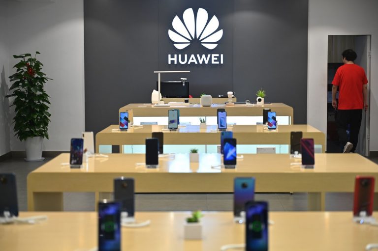 Huawei’den kargo devine suçlama