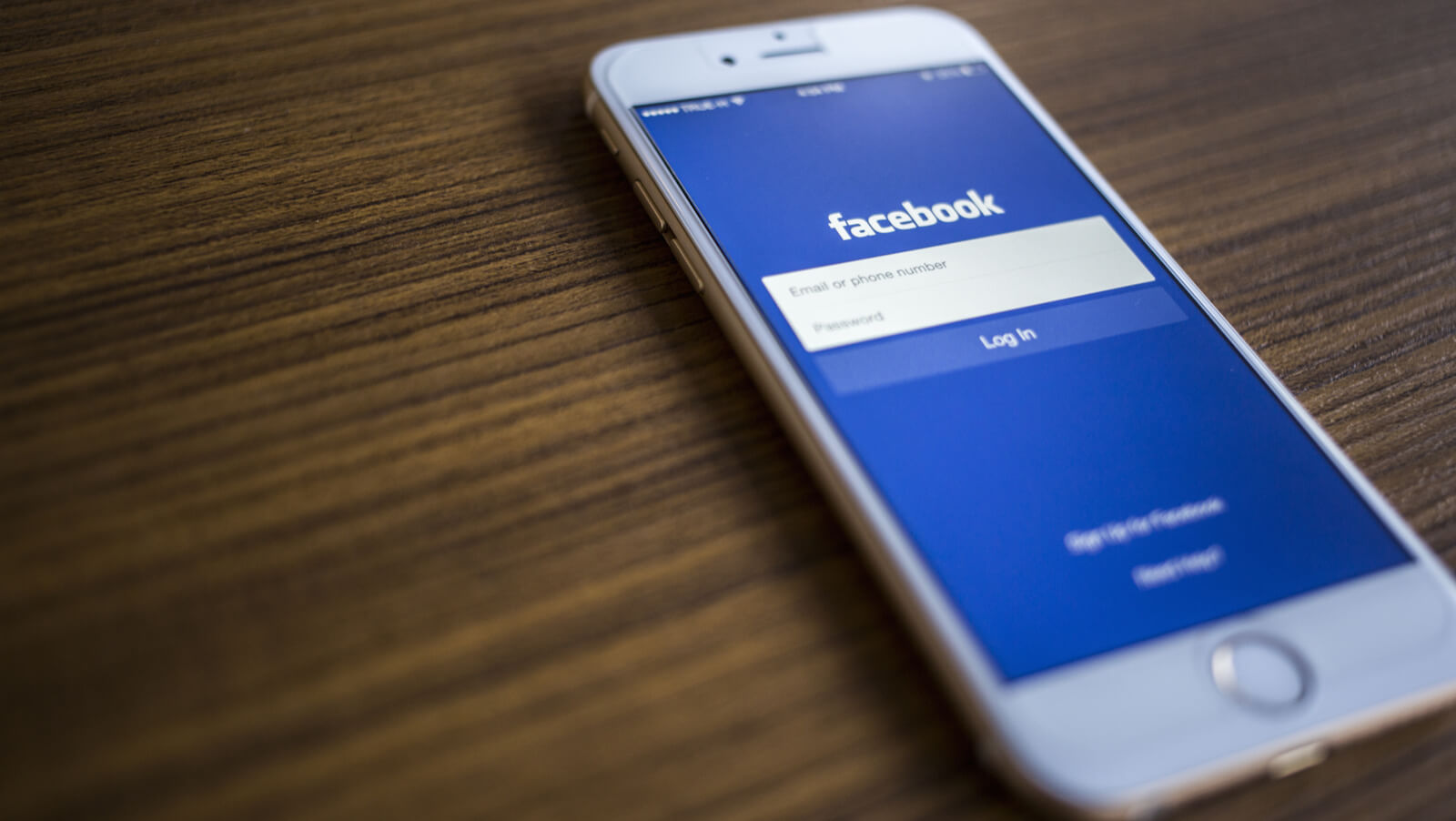 iPhone özelliği Facebook’ta: Bildirmek için salla
