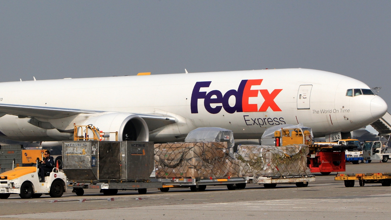 FedEx Huawei için ABD’ye dava açtı