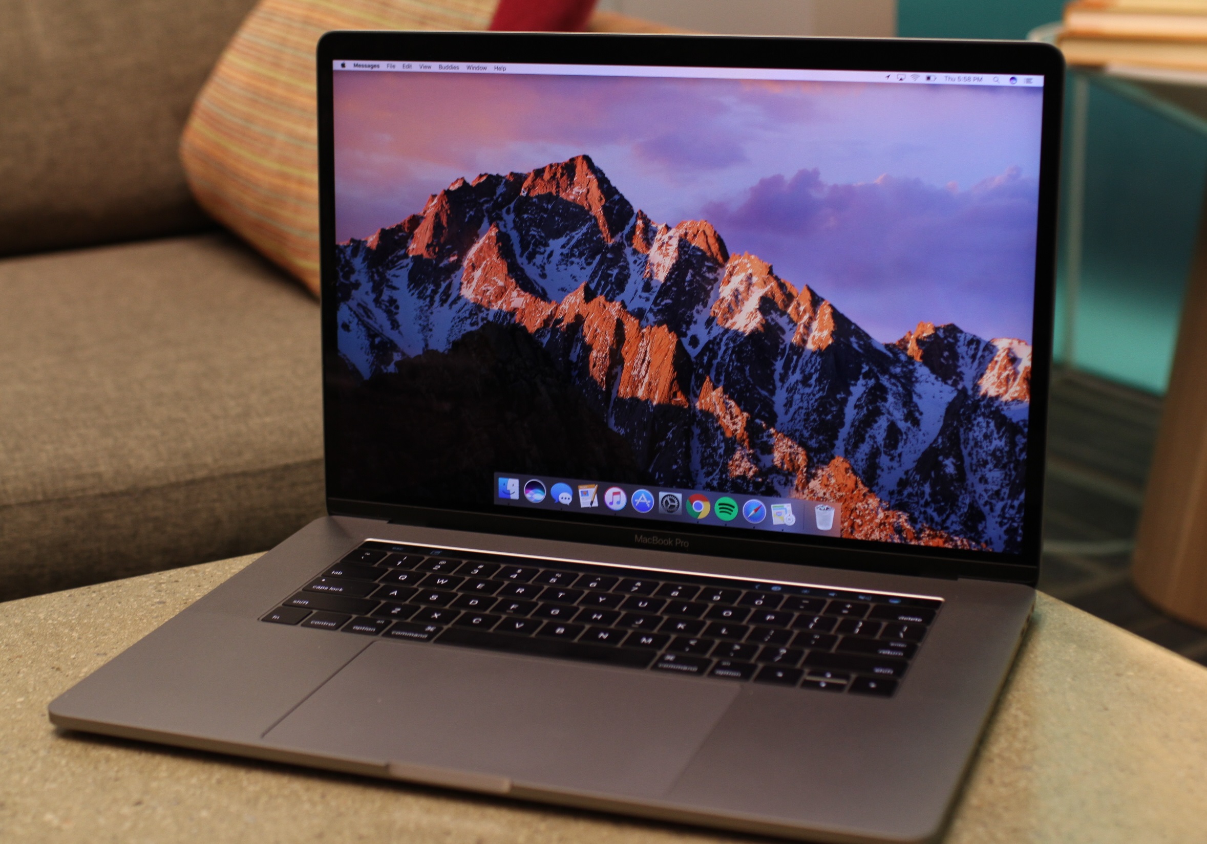 Apple, MacBook Pro pil değişim programı başlattı