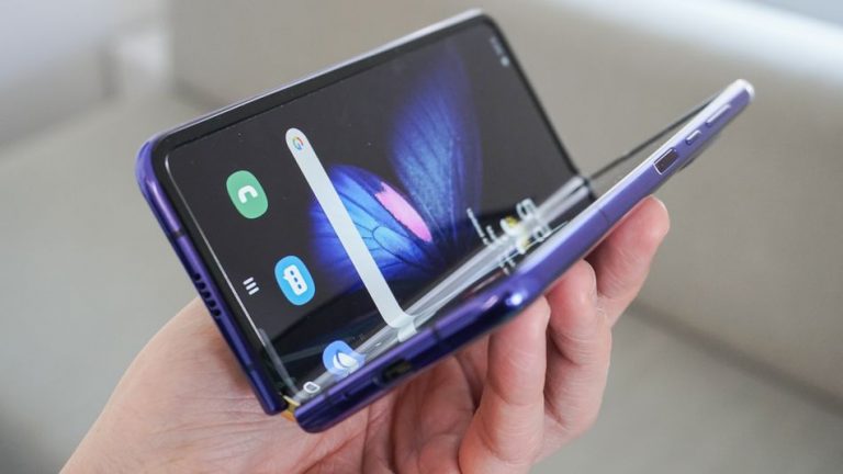 Galaxy Fold ön sipariş verenlere özür hediyesi!