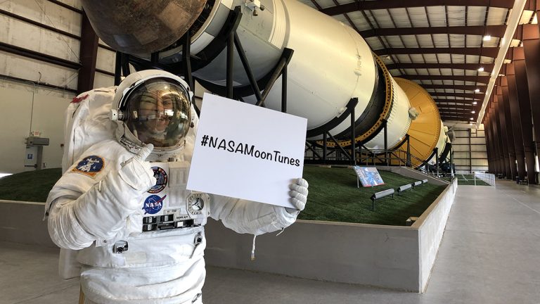 NASA Ay’a göndermek için istek şarkı almaya başladı