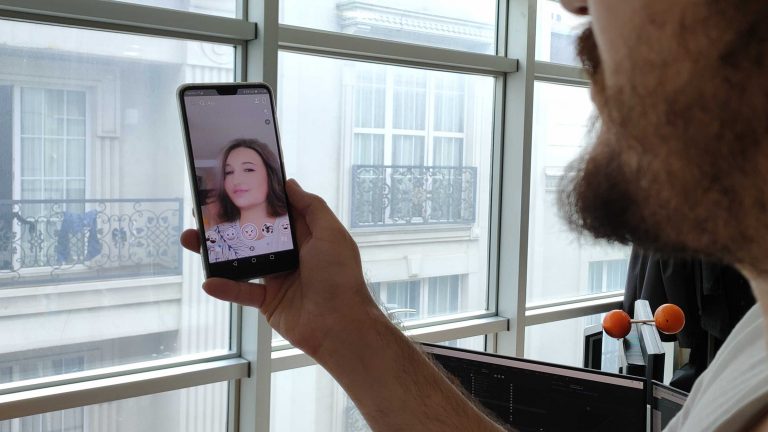 Cinsiyet değiştirme filtresi ile polisi kandırdılar!