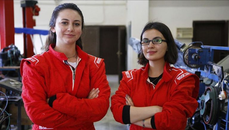 İSTE öğrencilerinden elektrikli aracın menzilini artıran yazılım!