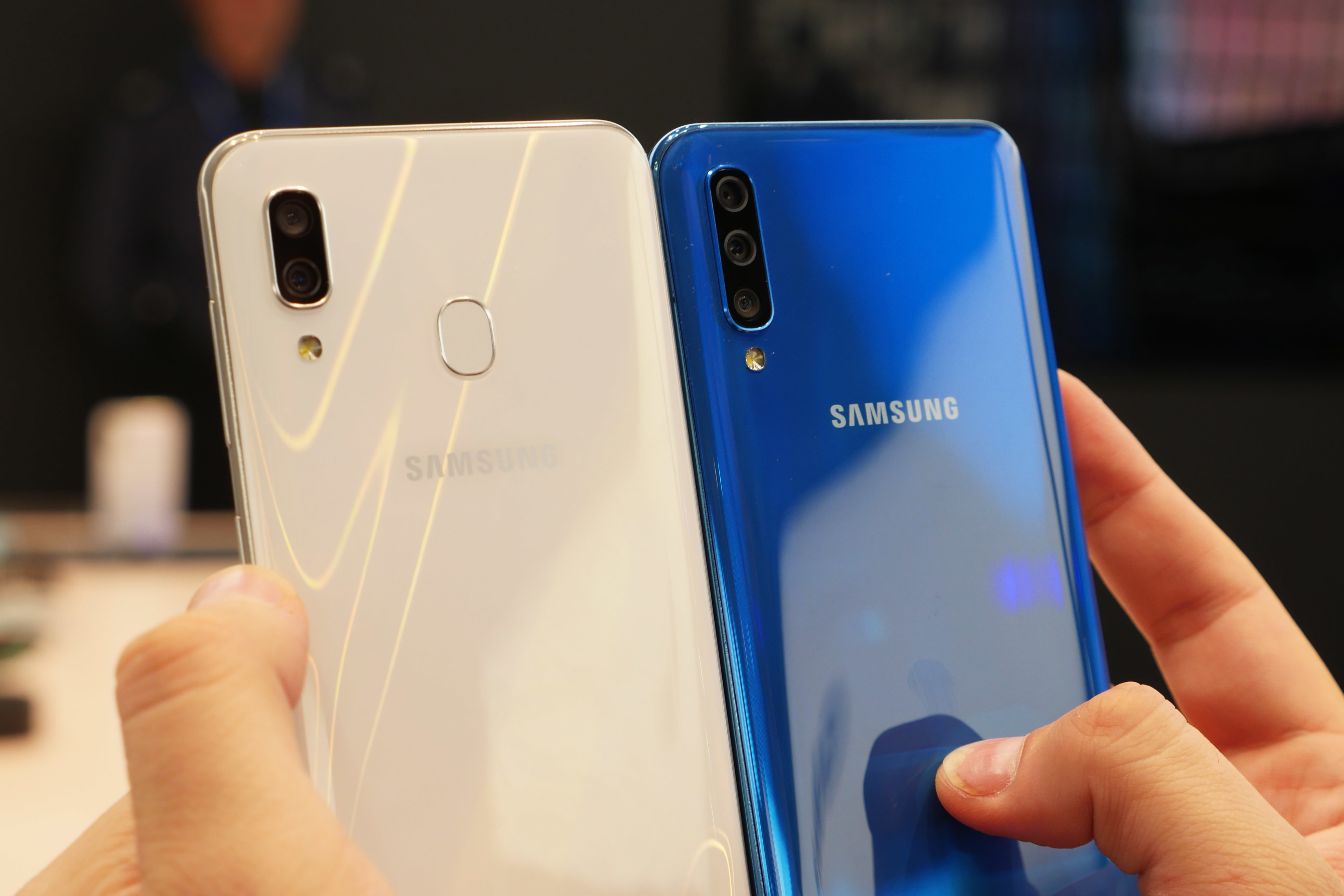 Galaxy A50 vs Galaxy A30! Aralarındaki farklar neler?