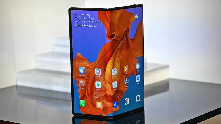 Huawei Mate X reklam afişlerinde görüldü